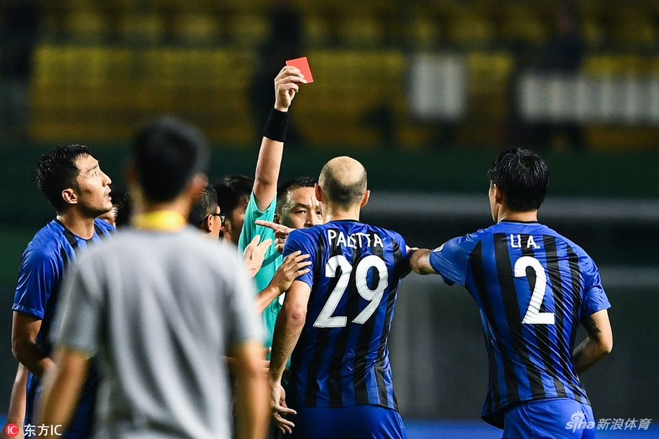  利物浦绝杀阿森纳，萨拉赫补时争议点球  