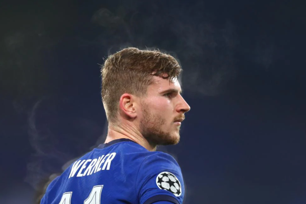  曼城三球完胜热刺，哈兰德梅开二度创纪录  